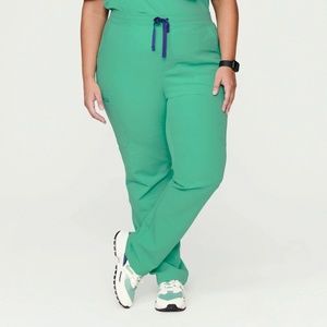 Figs Surgical Green Yola™ - Skinny Scrub Pants
